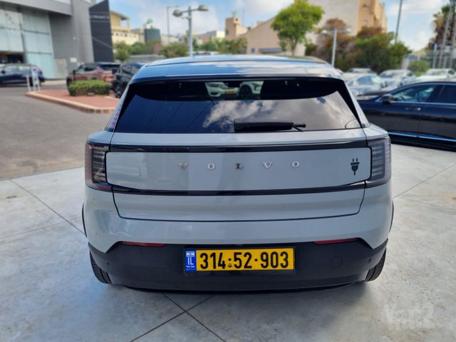 מודעת רכב וולוו EX30 1