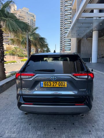 טויוטה RAV4