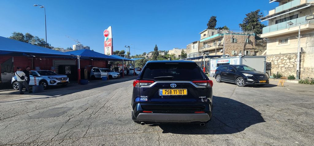 טויוטה RAV4
