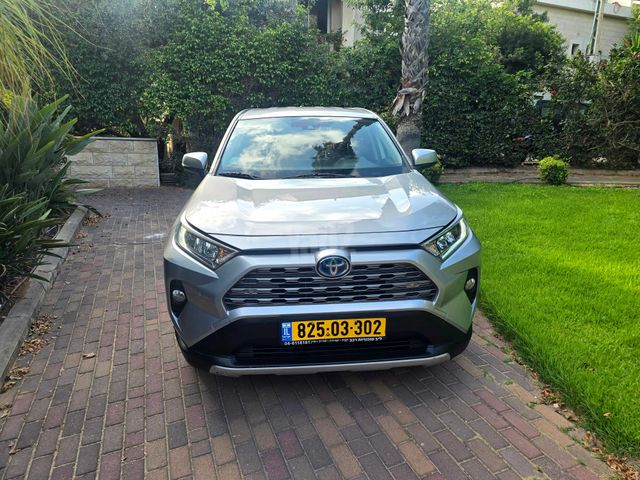 טויוטה RAV4