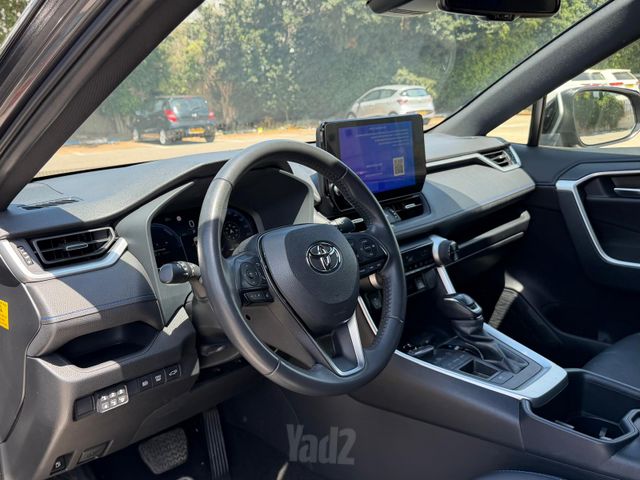 טויוטה RAV4