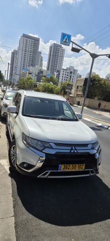 מיצובישי אאוטלנדר