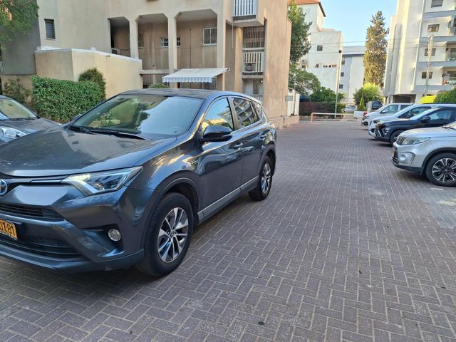 טויוטה RAV4