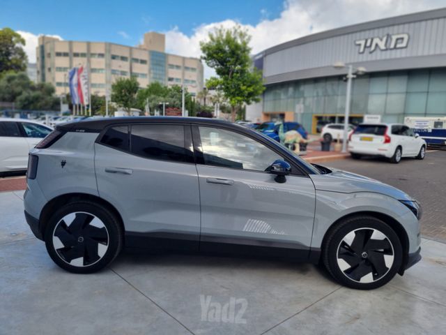 וולוו EX30