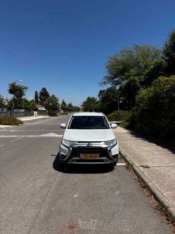 מיצובישי אאוטלנדר