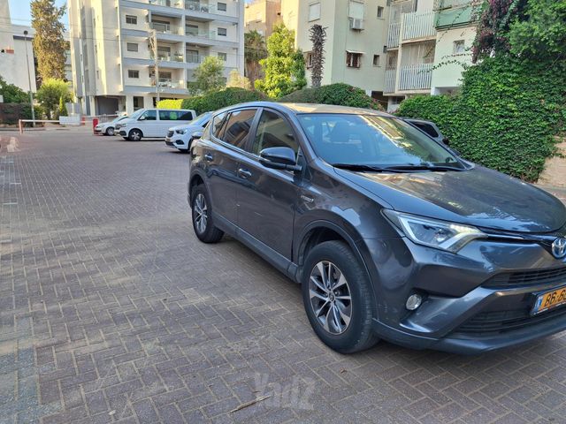 טויוטה RAV4