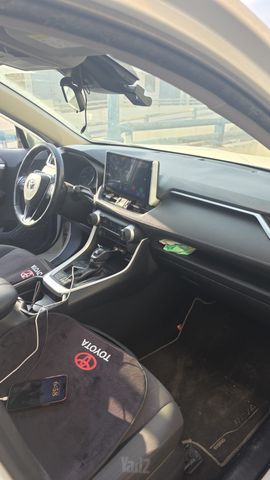 טויוטה RAV4