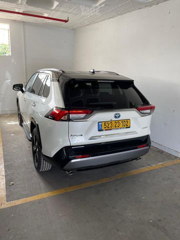 טויוטה RAV4