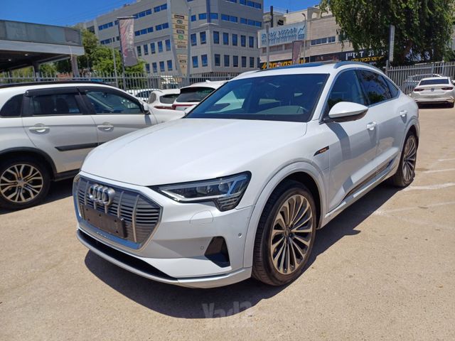 מודעת רכב אאודי E-tron