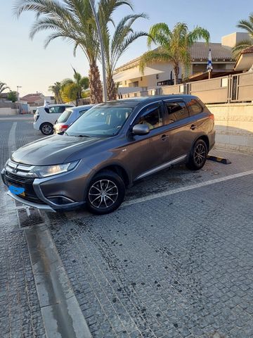 מיצובישי אאוטלנדר