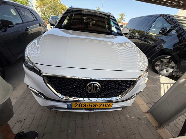 מודעת רכב אם ג'י EHS PHEV