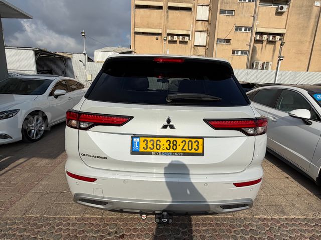 מיצובישי אאוטלנדר