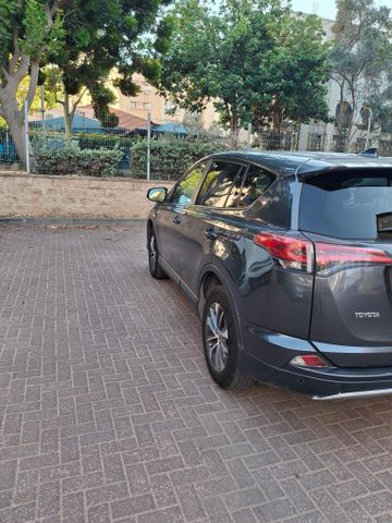 טויוטה RAV4
