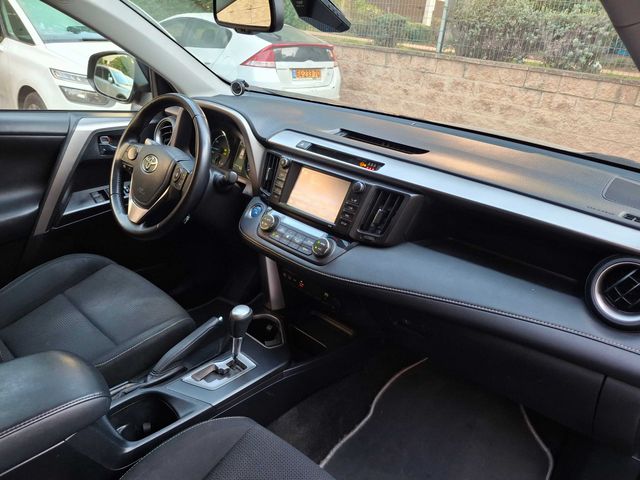 טויוטה RAV4