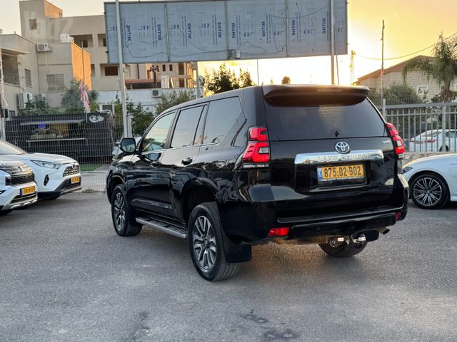 טויוטה לנד קרוזר