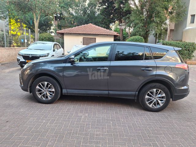 מודעת רכב טויוטה RAV4
