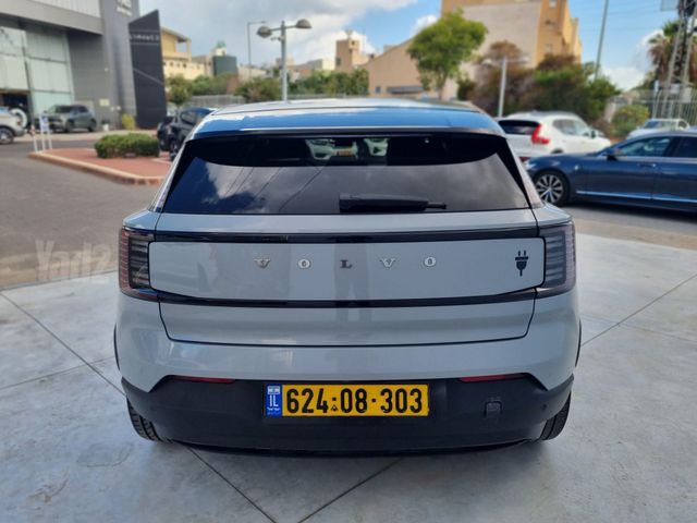 וולוו EX30