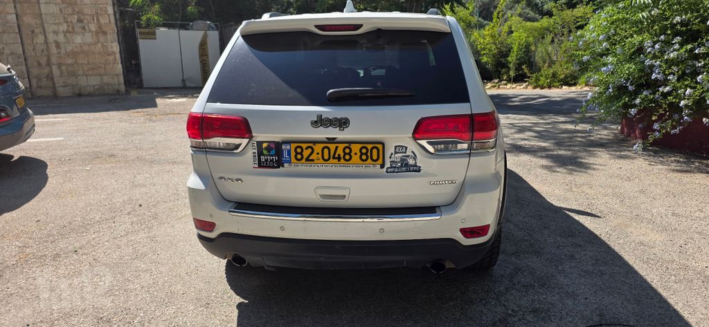 מודעת רכב ג'יפ גרנד צ'ירוקי