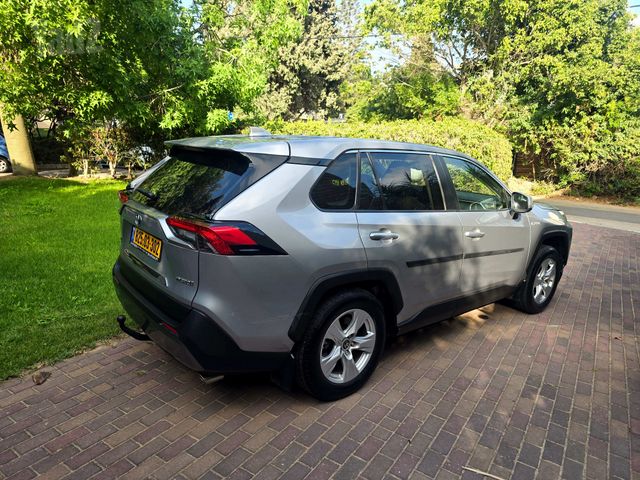 טויוטה RAV4