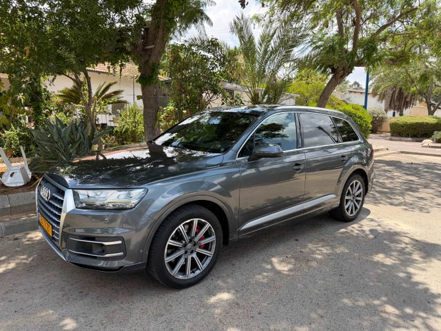מודעת רכב אאודי Q7