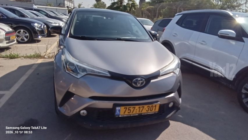 מודעת רכב טויוטה C-HR