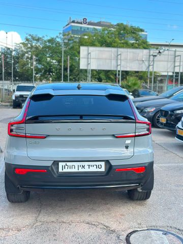 וולוו C40