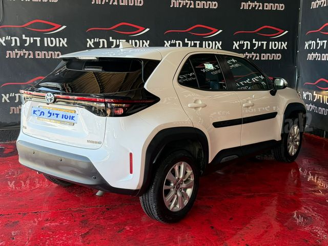 טויוטה יאריס קרוס