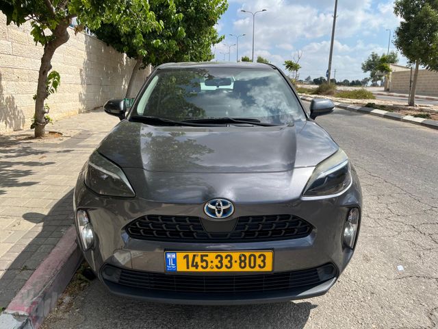 מודעת רכב טויוטה יאריס קרוס