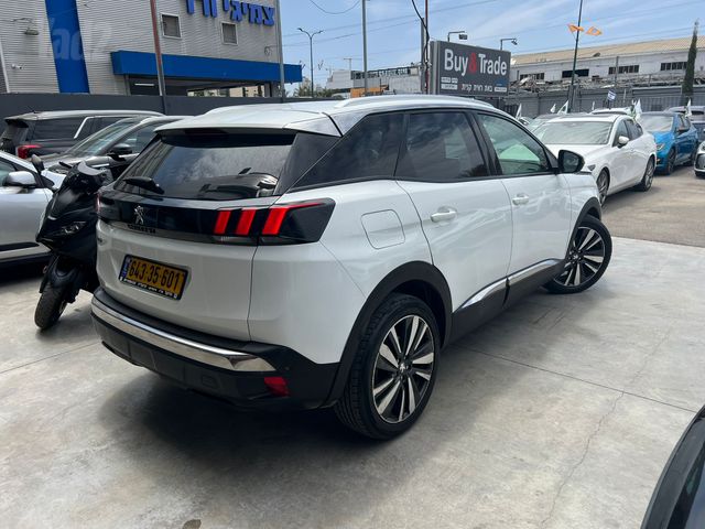 פיג'ו 3008