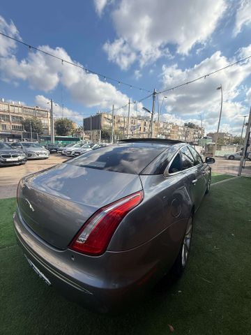 יגואר XJ