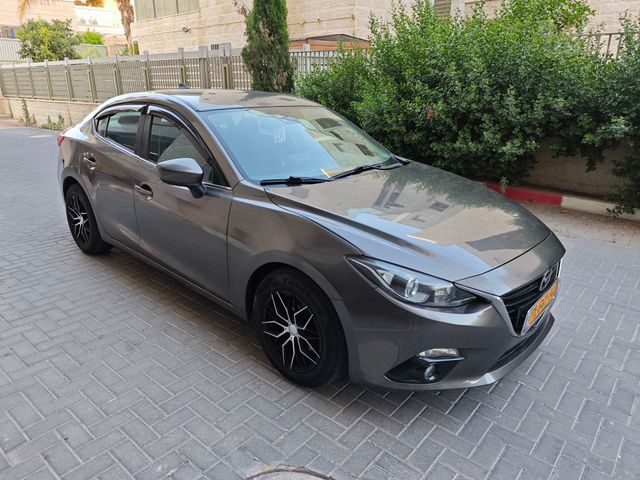 מודעת רכב מאזדה 3