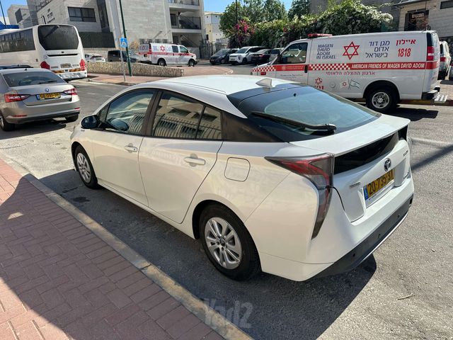 טויוטה פריוס