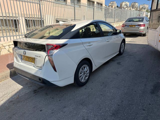 טויוטה פריוס