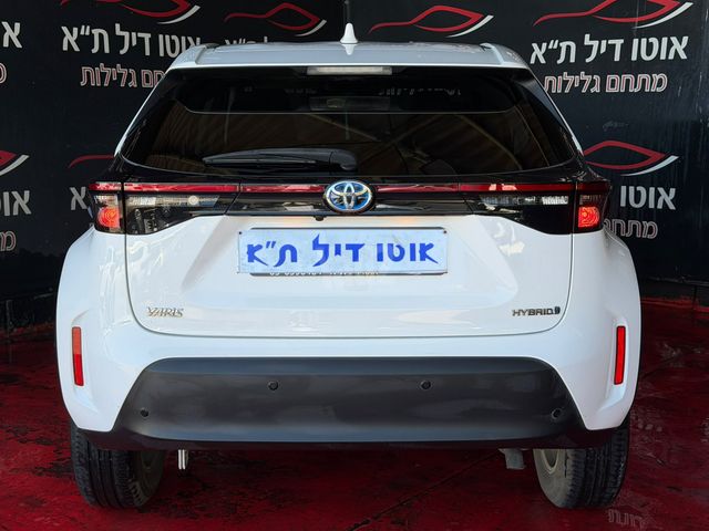 טויוטה יאריס קרוס