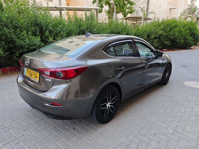 מאזדה 3