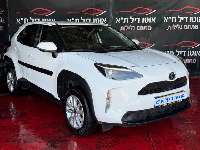 טויוטה יאריס קרוס
