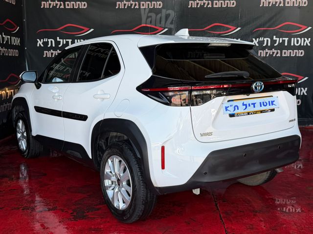 טויוטה יאריס קרוס