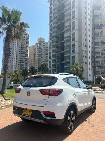 אם ג'י ZS