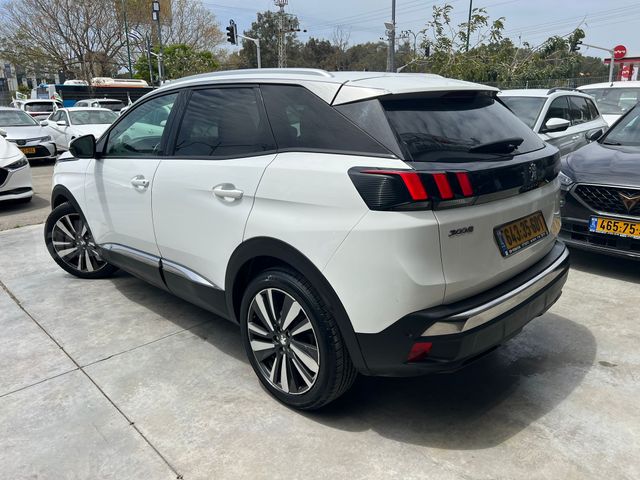 פיג'ו 3008