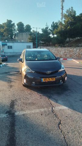 טויוטה פריוס פלוס