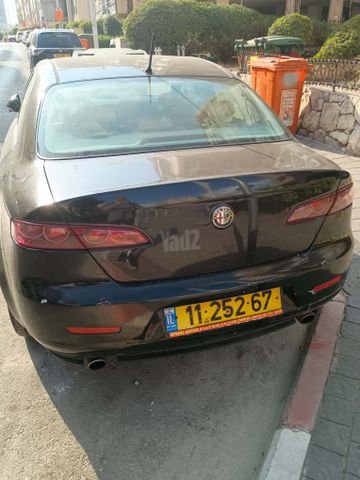 מודעת רכב אלפא רומיאו 159