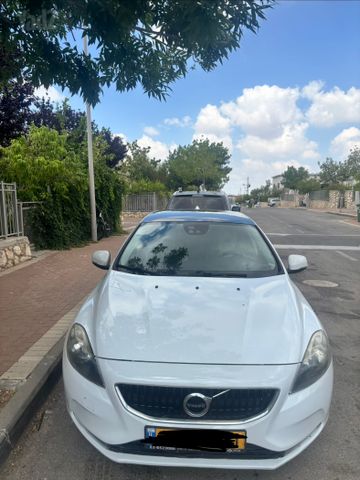 וולוו V40