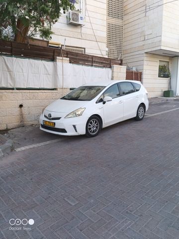 טויוטה פריוס פלוס