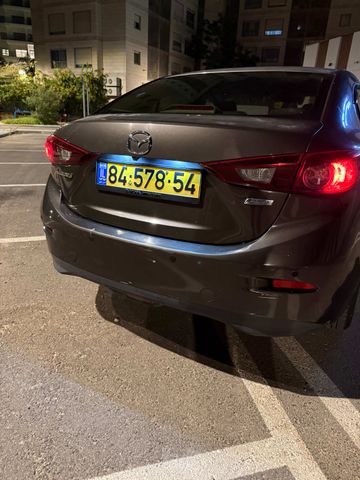 מודעת רכב מאזדה 3
