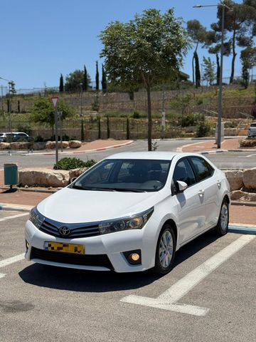 טויוטה קורולה