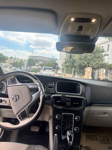 וולוו V40