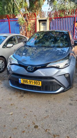 מודעת רכב טויוטה C-HR