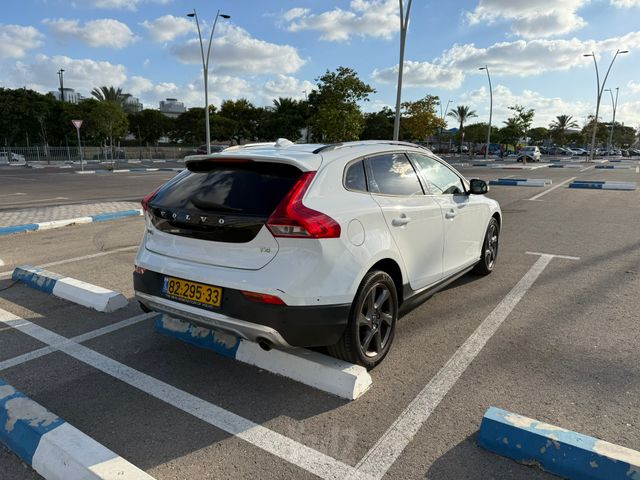 וולוו V40