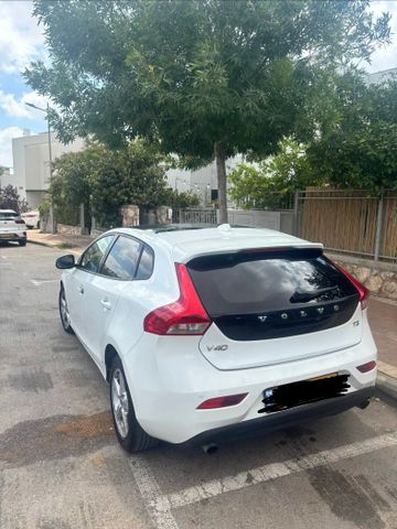 וולוו V40