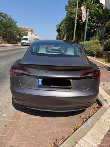 מודעת רכב טסלה מודל 3